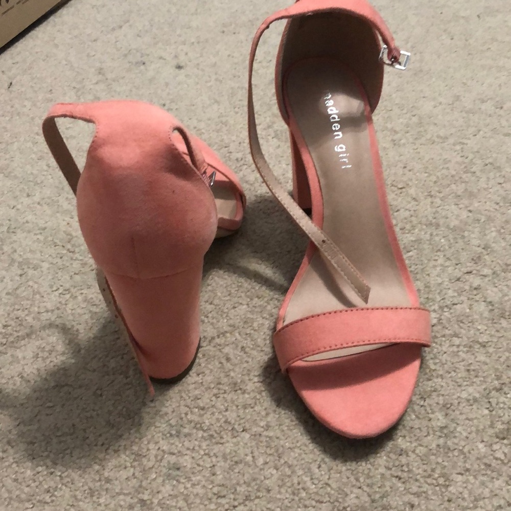 Pink heels - Picture 2 of 4